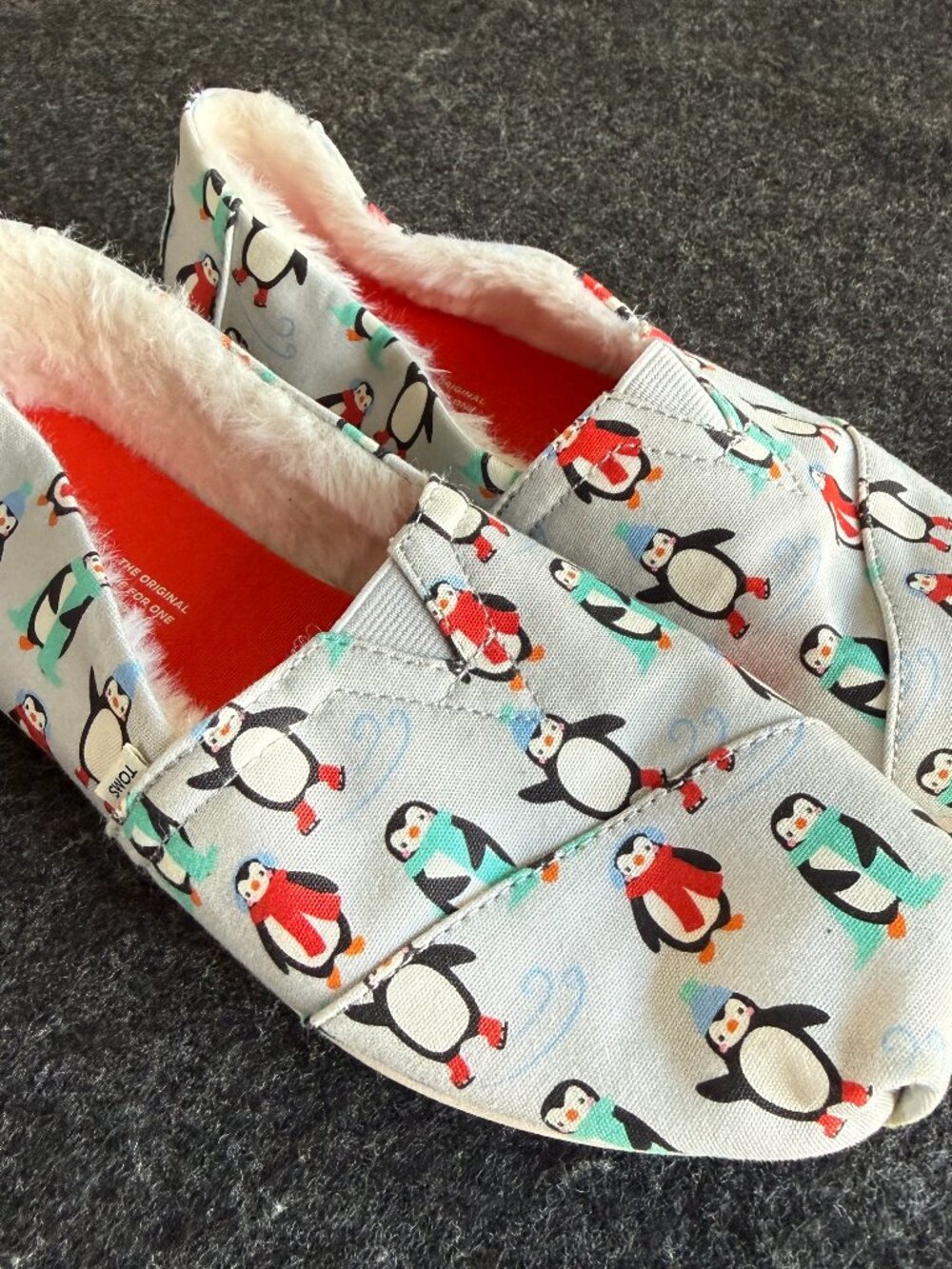 TOMS Women’s 7.5 Winter Penguin Faux Fur Slip Ons
